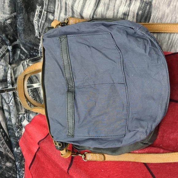 Fashionable leather tote - Picture 8 of 11